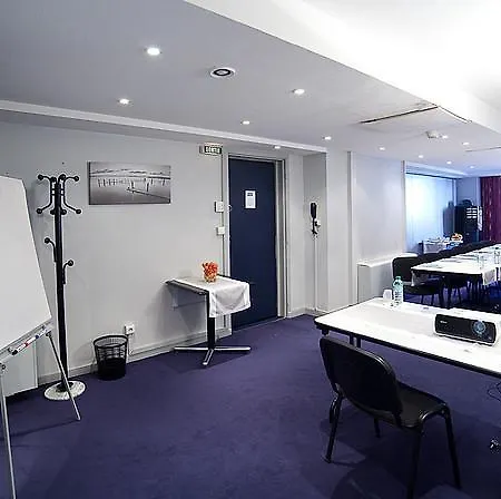 Kyriad Ferrand Centre 3*