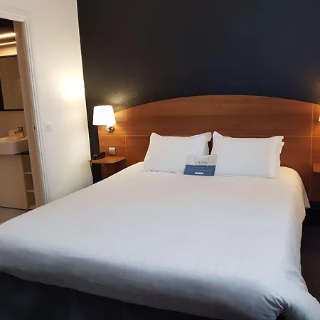 Kyriad Ferrand Centre 3*