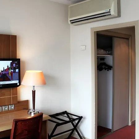 Kyriad Ferrand Centre Hotel 3*