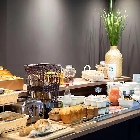 Kyriad Ferrand Centre 3*