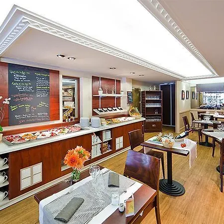 Kyriad Ferrand Centre 3*