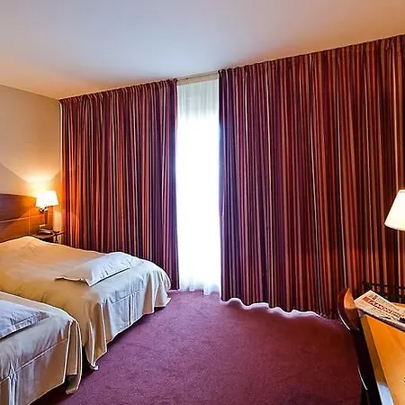 فندق Kyriad Ferrand Centre 3*
